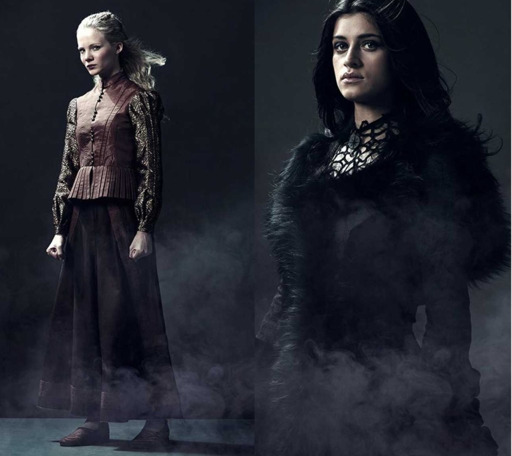 Composición con fotografías de Freya Allan y Anya Chalotra, caracterizadas como sus respectivos personajes