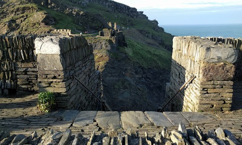 Ruinas del castillo de Tintagel (Google Earth)
